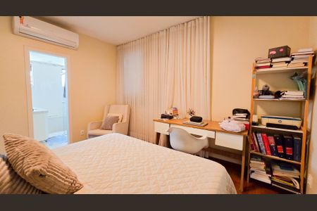 Apartamento à venda com 154m², 4 quartos e 2 vagas Apartamento à venda com 154m², 4 quartos e 2 vagasQuarto 01 - Suite