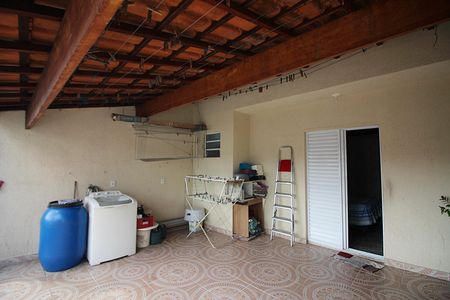 Casa à venda com 100m², 3 quartos e 2 vagasVaranda e Área de Serviço