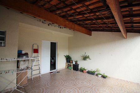 Casa à venda com 100m², 3 quartos e 2 vagasVaranda e Área de Serviço