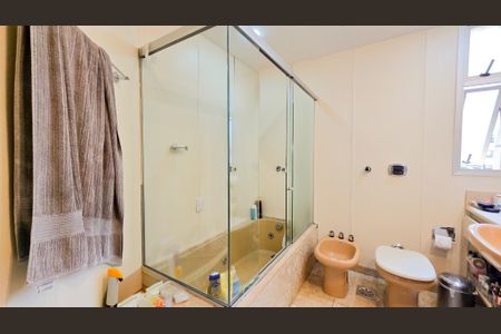 Apartamento à venda com 180m², 4 quartos e 3 vagasBanheiro Suite