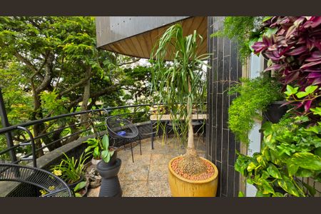 Apartamento à venda com 180m², 4 quartos e 3 vagasVaranda