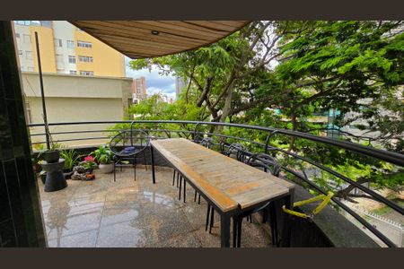 Apartamento à venda com 180m², 4 quartos e 3 vagasVaranda