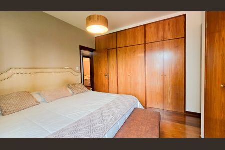 Apartamento à venda com 180m², 4 quartos e 3 vagasQuarto 01 - Suite