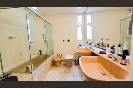 Apartamento à venda com 180m², 4 quartos e 3 vagasBanheiro Suite