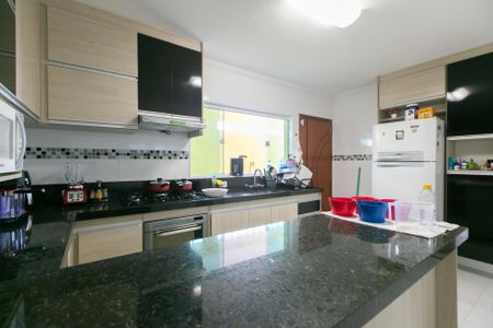 Casa à venda com 120m², 2 quartos e 2 vagas Casa à venda com 120m², 2 quartos e 2 vagasCozinha - Armários