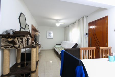 Casa à venda com 120m², 2 quartos e 2 vagas Casa à venda com 120m², 2 quartos e 2 vagasSala