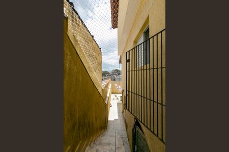 Casa à venda com 120m², 2 quartos e 2 vagas Casa à venda com 120m², 2 quartos e 2 vagasEscada