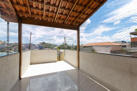 Casa à venda com 120m², 2 quartos e 2 vagas Casa à venda com 120m², 2 quartos e 2 vagasVaranda do Quarto 2