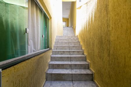 Casa à venda com 120m², 2 quartos e 2 vagas Casa à venda com 120m², 2 quartos e 2 vagasEscada / Entrada