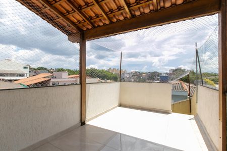 Casa à venda com 120m², 2 quartos e 2 vagas Casa à venda com 120m², 2 quartos e 2 vagasVaranda do Quarto 2