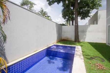 Casa de condomínio à venda com 539m², 4 quartos e 5 vagas Casa de condomínio à venda com 539m², 4 quartos e 5 vagasPiscina