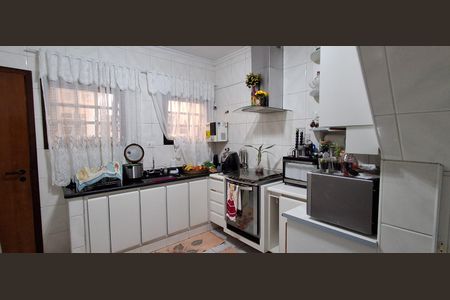 Casa à venda com 225m², 3 quartos e 2 vagas Casa à venda com 225m², 3 quartos e 2 vagasCozinha