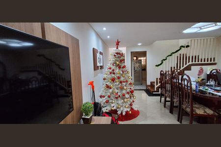 Casa à venda com 225m², 3 quartos e 2 vagas Casa à venda com 225m², 3 quartos e 2 vagasSala