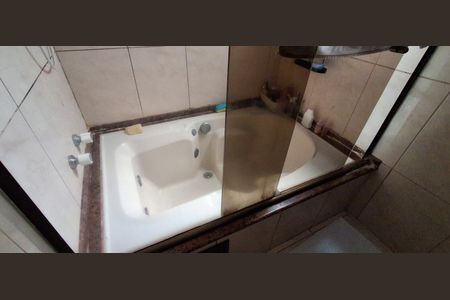 Casa à venda com 225m², 3 quartos e 2 vagas Casa à venda com 225m², 3 quartos e 2 vagasBanheiro Suíte