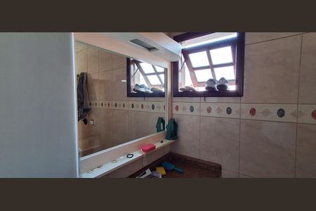 Casa à venda com 225m², 3 quartos e 2 vagas Casa à venda com 225m², 3 quartos e 2 vagasBanheiro Suíte