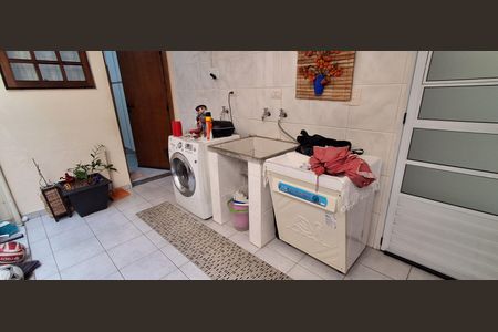 Casa à venda com 225m², 3 quartos e 2 vagas Casa à venda com 225m², 3 quartos e 2 vagasÁrea de Serviço