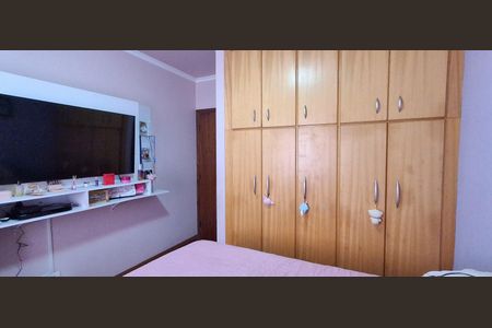 Casa à venda com 225m², 3 quartos e 2 vagas Casa à venda com 225m², 3 quartos e 2 vagasQuarto