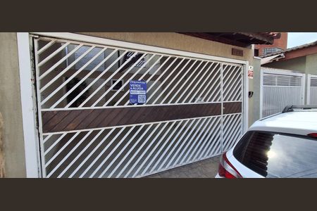 Casa à venda com 225m², 3 quartos e 2 vagas Casa à venda com 225m², 3 quartos e 2 vagasFachada