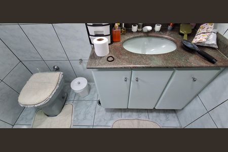 Casa à venda com 225m², 3 quartos e 2 vagas Casa à venda com 225m², 3 quartos e 2 vagasBanheiro