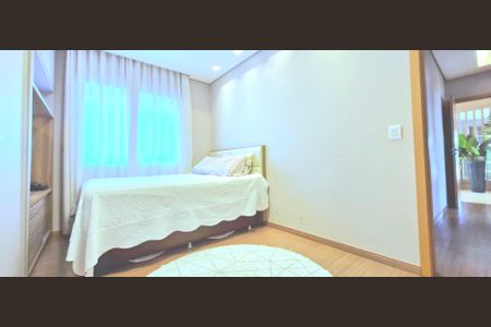 Casa de condomínio à venda com 265m², 5 quartos e 4 vagas Casa de condomínio à venda com 265m², 5 quartos e 4 vagasQuarto 3