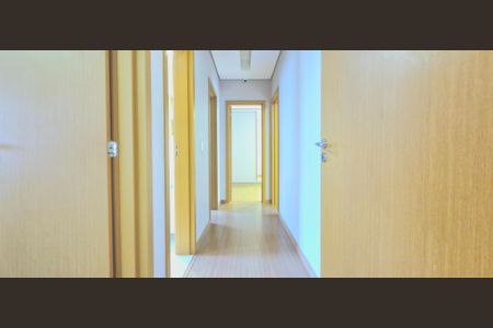 Casa de condomínio à venda com 265m², 5 quartos e 4 vagas Casa de condomínio à venda com 265m², 5 quartos e 4 vagasCorredor