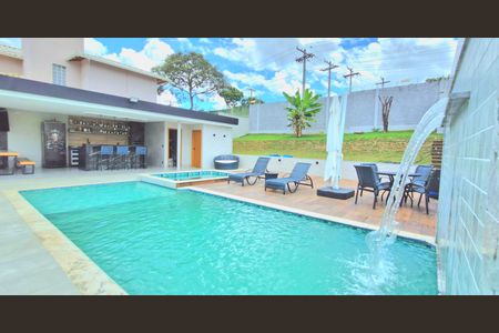 Casa de condomínio à venda com 265m², 5 quartos e 4 vagas Casa de condomínio à venda com 265m², 5 quartos e 4 vagasÁrea comum - Piscina