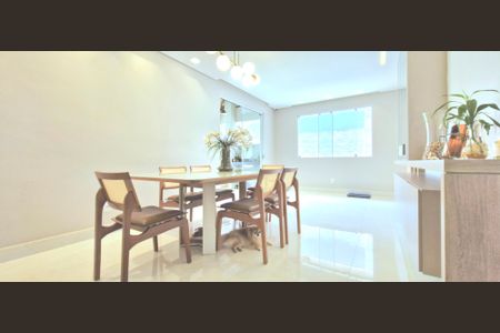 Casa de condomínio à venda com 265m², 5 quartos e 4 vagas Casa de condomínio à venda com 265m², 5 quartos e 4 vagasSala de Jantar