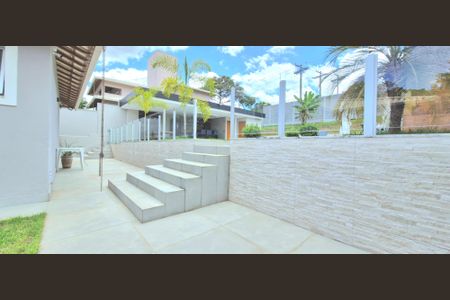 Casa de condomínio à venda com 265m², 5 quartos e 4 vagas Casa de condomínio à venda com 265m², 5 quartos e 4 vagasQuintal