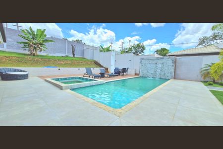 Casa de condomínio à venda com 265m², 5 quartos e 4 vagas Casa de condomínio à venda com 265m², 5 quartos e 4 vagasÁrea comum - Piscina