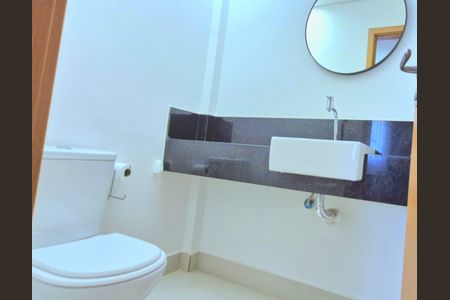 Casa de condomínio à venda com 265m², 5 quartos e 4 vagas Casa de condomínio à venda com 265m², 5 quartos e 4 vagasLavabo