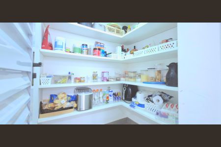 Casa de condomínio à venda com 265m², 5 quartos e 4 vagas Casa de condomínio à venda com 265m², 5 quartos e 4 vagasDespensa