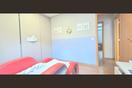 Casa de condomínio à venda com 265m², 5 quartos e 4 vagas Casa de condomínio à venda com 265m², 5 quartos e 4 vagasQuarto 2