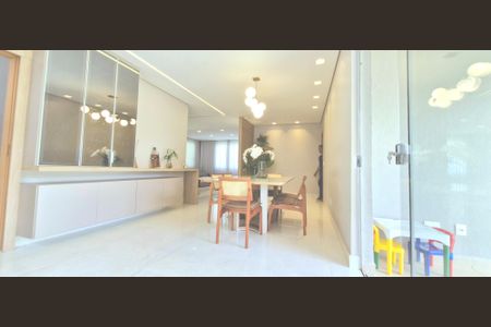 Casa de condomínio à venda com 265m², 5 quartos e 4 vagas Casa de condomínio à venda com 265m², 5 quartos e 4 vagasSala de Jantar