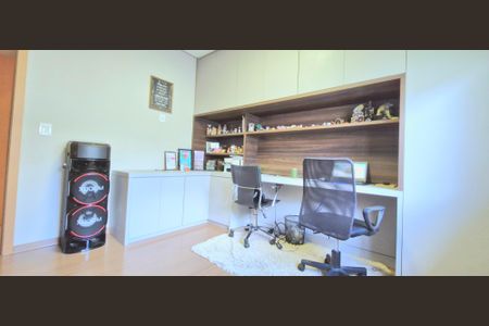 Casa de condomínio à venda com 265m², 5 quartos e 4 vagas Casa de condomínio à venda com 265m², 5 quartos e 4 vagasQuarto 1