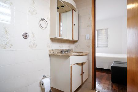 Apartamento à venda com 77m², 2 quartos e 1 vagaBanheiro da suíte