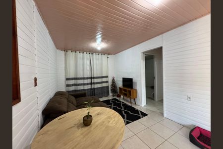 Casa à venda com 140m², 3 quartos e 2 vagasSala