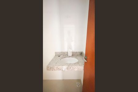 Casa à venda com 106m², 3 quartos e 3 vagas Casa à venda com 106m², 3 quartos e 3 vagasBanheiro