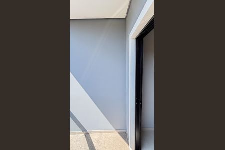 Casa à venda com 106m², 3 quartos e 3 vagas Casa à venda com 106m², 3 quartos e 3 vagasQuarto 2 Varanda