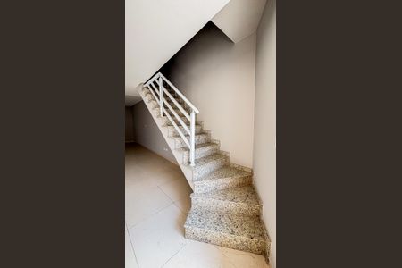 Casa à venda com 126m², 3 quartos e 3 vagasEscada