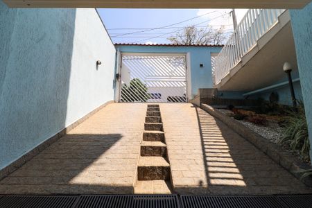 Casa à venda com 326m², 4 quartos e 8 vagas Casa à venda com 326m², 4 quartos e 8 vagasEntrada da garagem