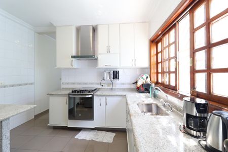 Casa à venda com 326m², 4 quartos e 8 vagas Casa à venda com 326m², 4 quartos e 8 vagasCozinha