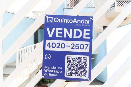 Casa à venda com 326m², 4 quartos e 8 vagas Casa à venda com 326m², 4 quartos e 8 vagasFachada e placa