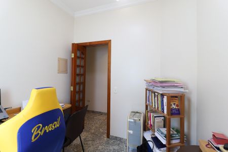 Casa à venda com 326m², 4 quartos e 8 vagas Casa à venda com 326m², 4 quartos e 8 vagasEscritório