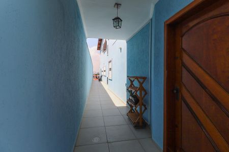 Casa à venda com 326m², 4 quartos e 8 vagas Casa à venda com 326m², 4 quartos e 8 vagasCorredor da entrada