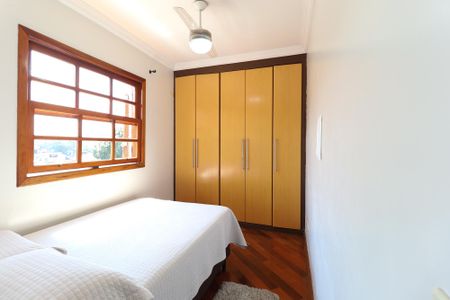 Casa à venda com 326m², 4 quartos e 8 vagas Casa à venda com 326m², 4 quartos e 8 vagasQuarto 1