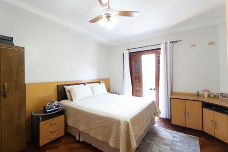 Casa à venda com 326m², 4 quartos e 8 vagas Casa à venda com 326m², 4 quartos e 8 vagasSuíte