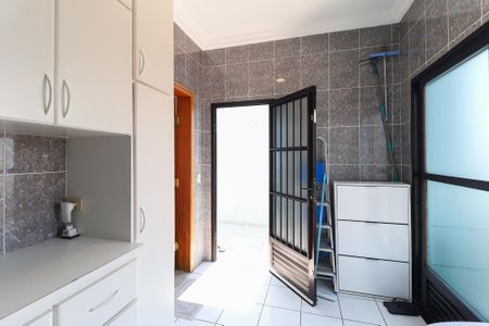 Casa à venda com 326m², 4 quartos e 8 vagas Casa à venda com 326m², 4 quartos e 8 vagasÁrea de serviço