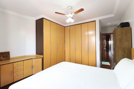 Casa à venda com 326m², 4 quartos e 8 vagas Casa à venda com 326m², 4 quartos e 8 vagasSuíte