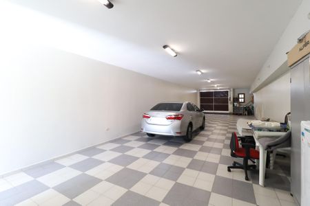 Casa à venda com 326m², 4 quartos e 8 vagas Casa à venda com 326m², 4 quartos e 8 vagasGaragem