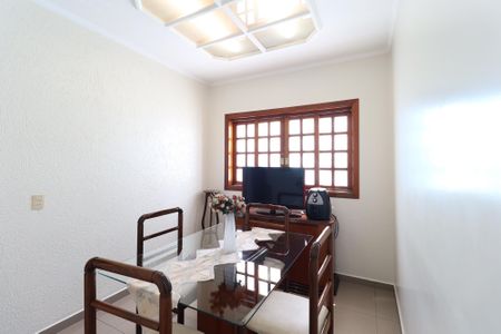 Casa à venda com 326m², 4 quartos e 8 vagas Casa à venda com 326m², 4 quartos e 8 vagasSala de jantar